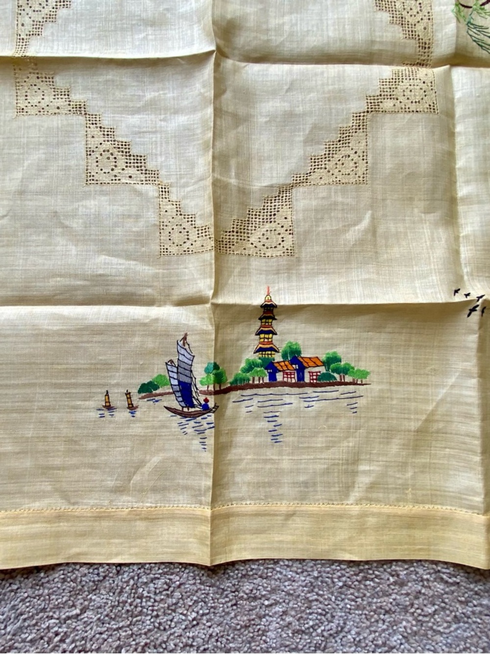 Asian Tablecloth Hand Embroidered - Picture 3 of 12
